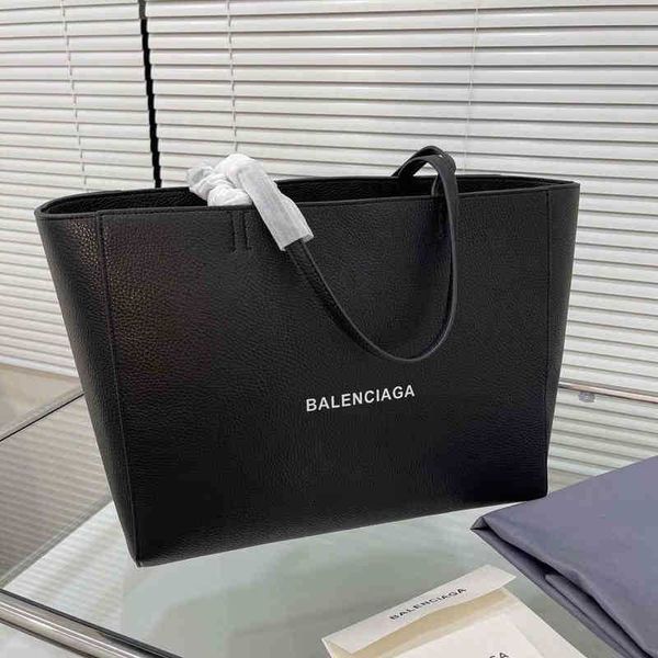 

designer luxury balencigass bag shopping bag fashion trend shoulder