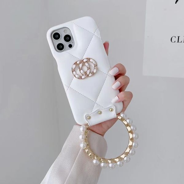 

new pearl designer cell phone cases for iphone 14 pro max shells 11 12 13 13pro 13promax case letters shell crossbody bracelet 22111811f