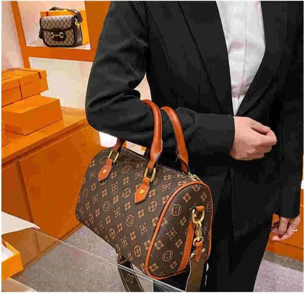 

2022 premium leather women men's handbag messenger bag luxury designer thick chain detachable fashion shopping clutch