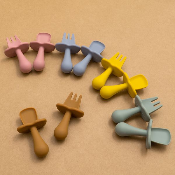 

cups dishes utensils baby feeding silicone mini spoon fork baby utensils born training manipulative ability childrens tableware baby stuff 2