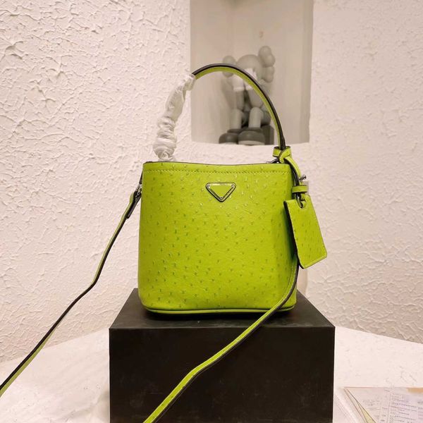 

cosmetic bags cases luxurys designers handbags shoulder bags woman fashion classic bag leather solid high capacity travel shopping bag pract