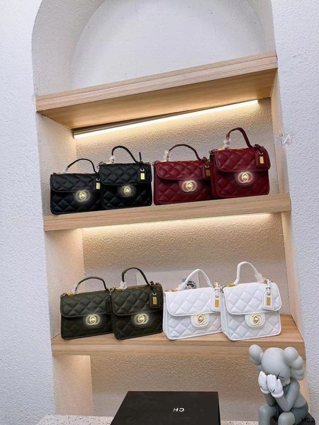 

luxury designer leather shoulder bags luxury lambskin purse handbag retro style handle metal sheets chain cross body diamond lattice women b