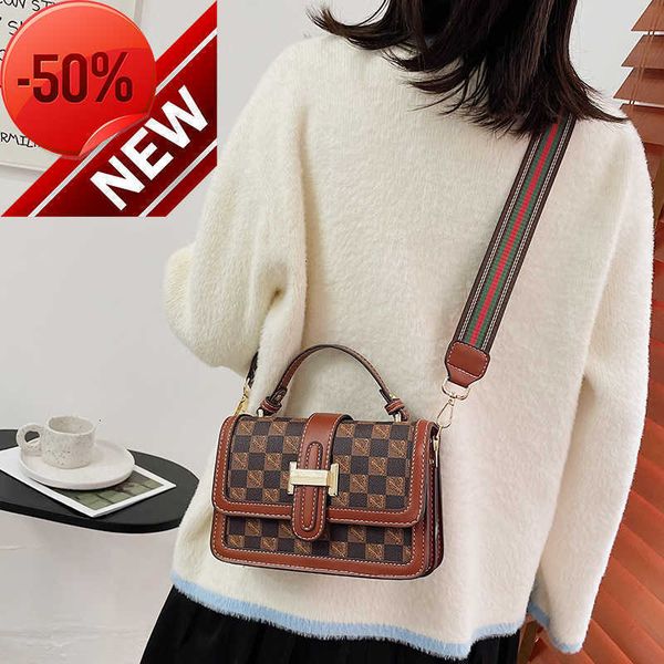 

store has 80% off wholesale bag versatile women's new style foreign single shoulder texture oblique cross fashion portable small square