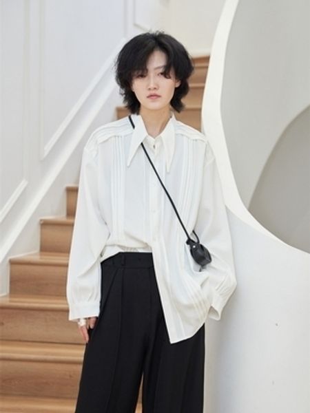 

men's casual shirts s6xlthe men's niche black design with pointed collar pleated loose fabric shirt 221119, White;black