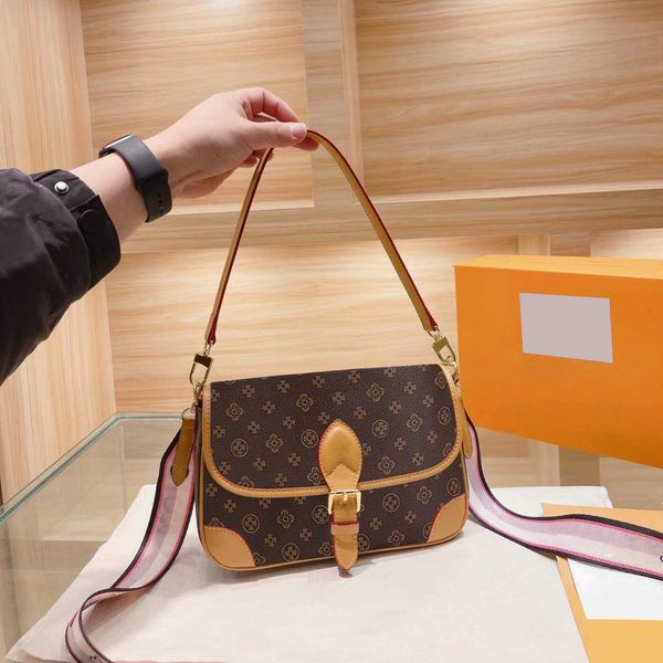 

designer bag tote cosmetic bags cases luxurys designers bags women shoulder bag brown handbag fashion classic letter large capacity lady wal