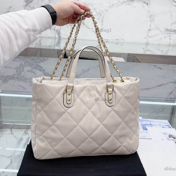 

2022 french disigner women large tote bag oil wax skin chain metal classical diamond lattice shoulder bags fashion leisure atmosphere stylis