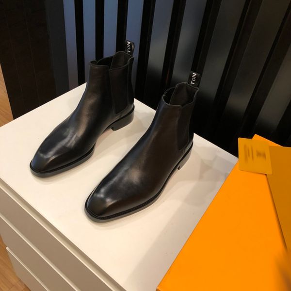 

2023 man luxury designer clssicloo snow boots casual sheepskin shoe half ankle boot leather laureate flat soft winter warm brown black plush
