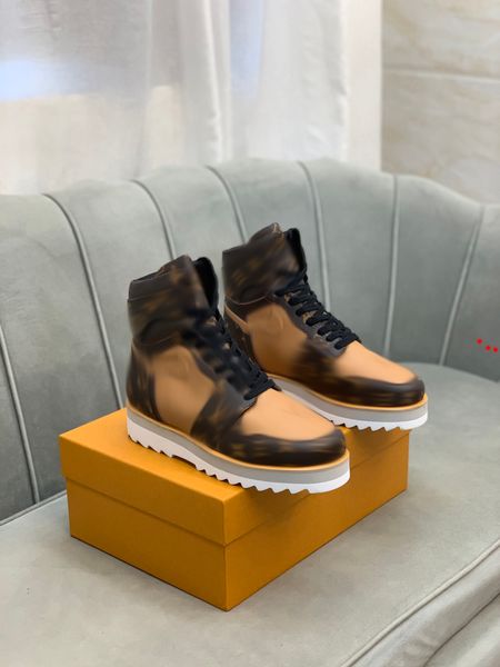 

2023 man luxury designer clssicloo snow boots casual sheepskin shoe half ankle boot leather laureate flat soft winter warm brown black plush