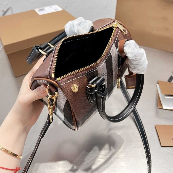 

designer new fashion luxury version simple shoulder bag female male classic plaid barrel clutch single-room crossbody bag pbk082 8pp0 tm00