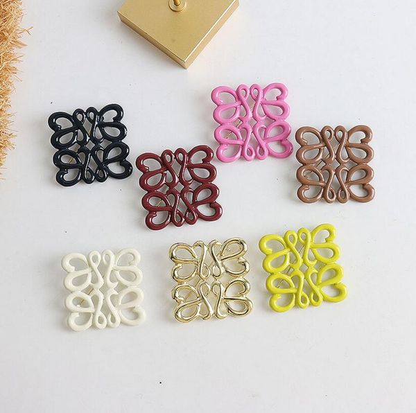 

2023 multi-color geometric brooch high-grade women's scarf coat accessories women, Gray