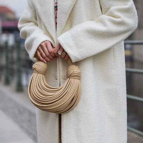 

designer bag 2022 blogger hand knot bags pulling bread niche design fashion girl knitting noodle handbag mini women dinner bag