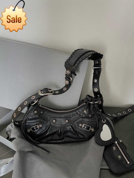 

luxury designer single shoulder bags 2023 new ladies motorcycle armpit riveted tassel triad january teeth fold shoulders crossbody bag facto