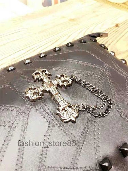 

designer shoulder bags luxury messenger bag for men fashion soft leather clutch metal cross en tees 002d