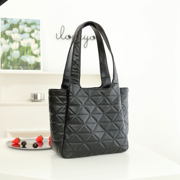 

women's casual fashion joker black handbag shoulder bag tote bag, Black;red