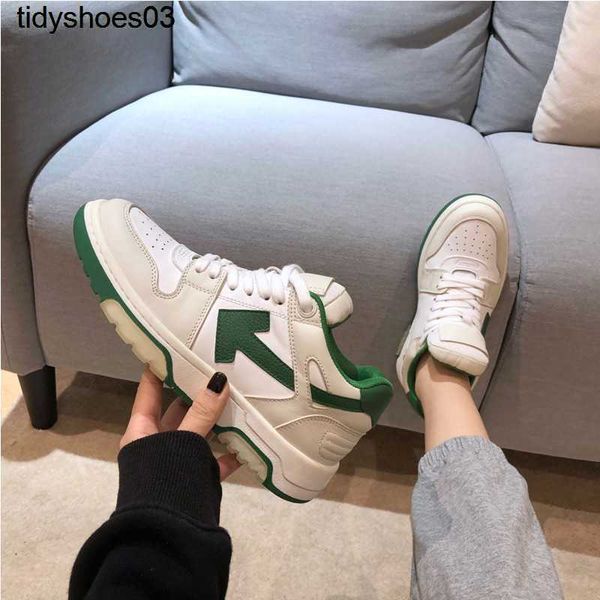 

designer offs white color contrast white arrow shoes leather small white men's and women's sports lovers' casual board shoes, Black