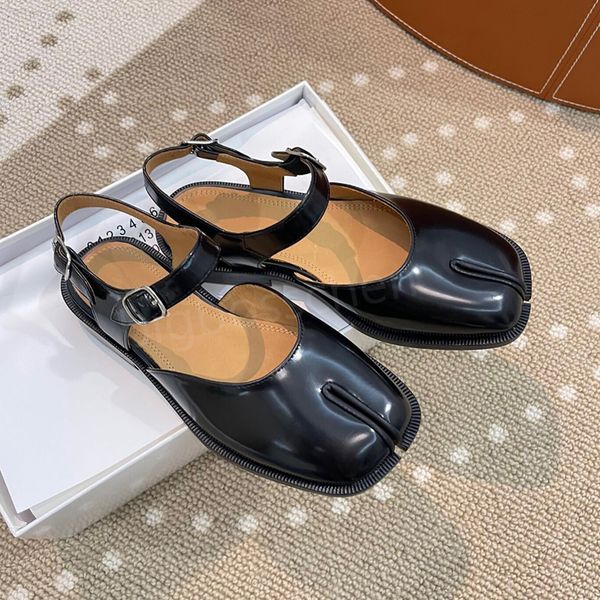 

luxury designer sandals women's summer flat heel fashion street style real belt score deduction finger slippers black green fashion dre