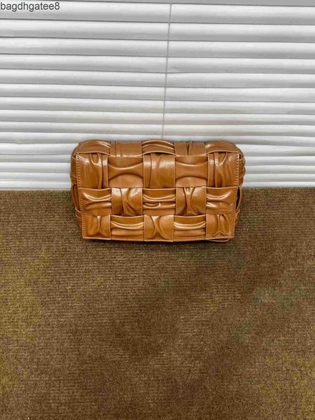 

designer bag vene cowhide bag 2023 fashion designer bags bottegas cassettes pillow women's winter casual pleated one shoulder crossbody