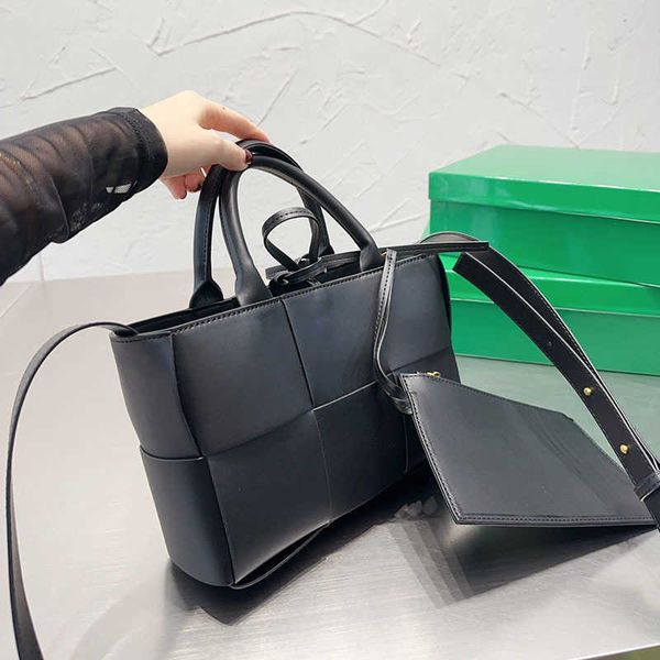 

classic weave bags designer tote bag women shoulder purse luxury totes handbags fashion knitting black shopping bag leather wallet 230718bj