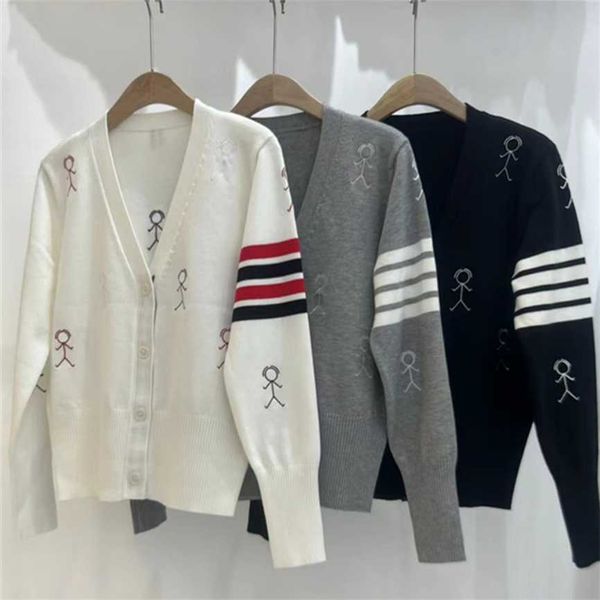 

autumn new college chairen knitted cardigan women, Black;brown
