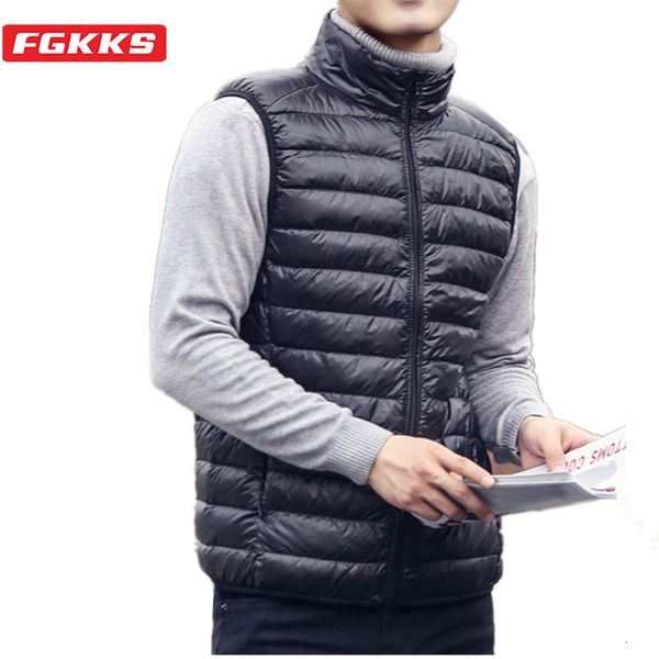 

men's down parkas fgkks fashion brand men vest coats winter casual sleeveless lightweight duck male 221123, Black