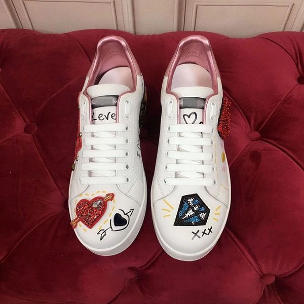 

2022 men women shoes spikes sneaker mens real trainers fashion party winter studded casual shoe leather sneakerssize35-45 asdawd, Red;white