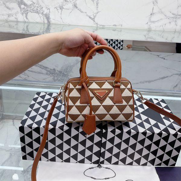

handbags designers s bag mini of the design handbag two-color tote bags interlaced shoulder bag casual style versatile purse 230717
