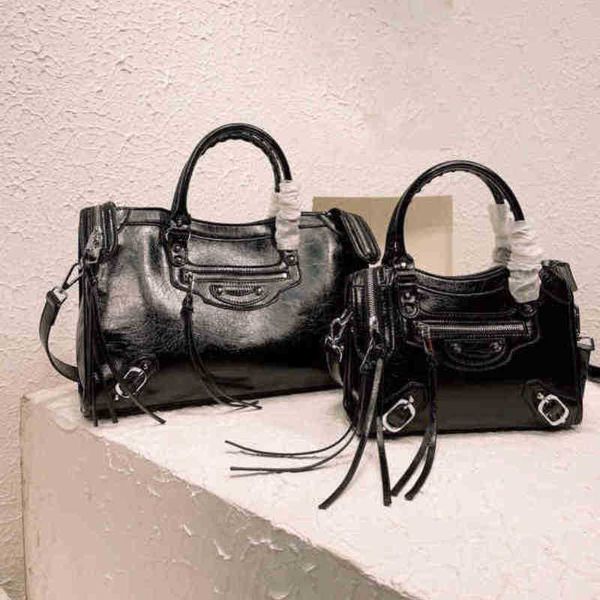

woman classic city handbag handle tote bag women designer luxury motorcycle shoulder bagss crossbody large capacity lady buckle packs 220125