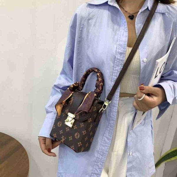 

summer horizontal style square hanging neck letter mini medium and long lock women's wine mobile phone bag handbags design deals