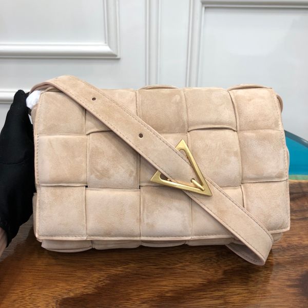 

classic shoulder bag made of flannel material with three-dimensional design, metal chain closure, beige leather material