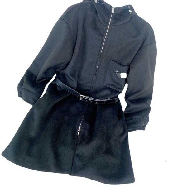 

women's trench coats designer p family 22fw autumn and winter new triangle logo hooded trench coat with belt classic 732x, Tan;black