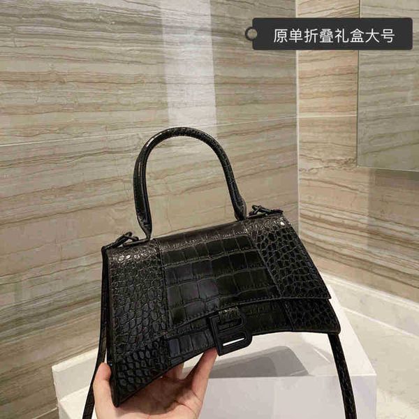 

designer luxury womens bag balencigas handbag b-shaped paris single shoulder messenger fashion square gift shoulder oblique span versatile h