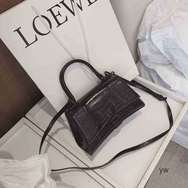 

designer luxury womens bag balencigas handbag b-shaped paris single shoulder messenger fashion square gift shoulder oblique span versatile h