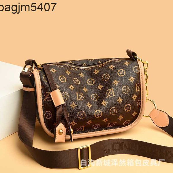 

tote bsg factory wholesale and retail net red same women's shoulder bag autumn 2023 new fashion pvc printing large capacity versatile s