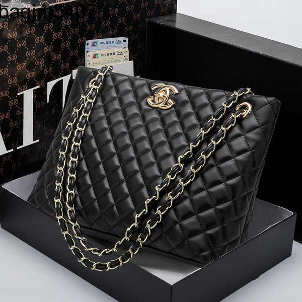 

xiaoxiangfeng lingge chain bag women's 2023 new fashion bucket msenger one shoulder soft leather
