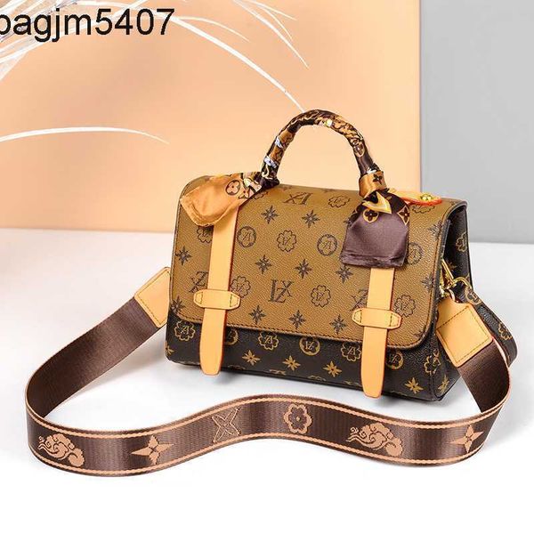

tote bsg factory wholesale and retail 2023 new middle-aged fashion bag women's live broadcast versatile leisure large capacity silk sca