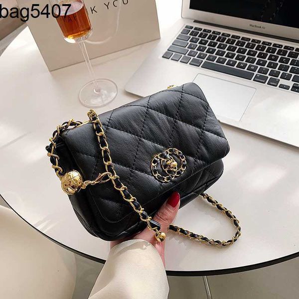 

women's luxury bag shop 80% factory this year's popular 2023 new fashion female lingge chain msenger versatile small square
