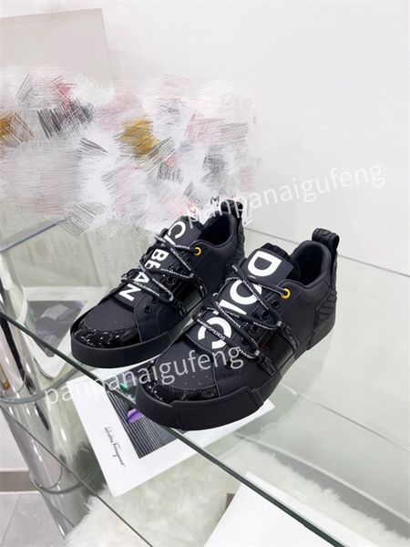 

2023 loafers mens dress shoes pointed toe black suede patent leather rivets glitter loafer men fashion designer luxury sneakers jc220618