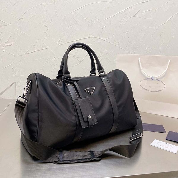 

new large capacity travel bag folding sports handbag is necessary for travel