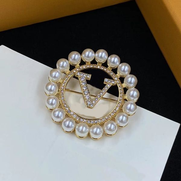 

brooches ladies designer brand letter luxury brooch 18k gold plated inlaid rhinestone pearl big hoop jewelry wedding party gift bridal jewel, Gray