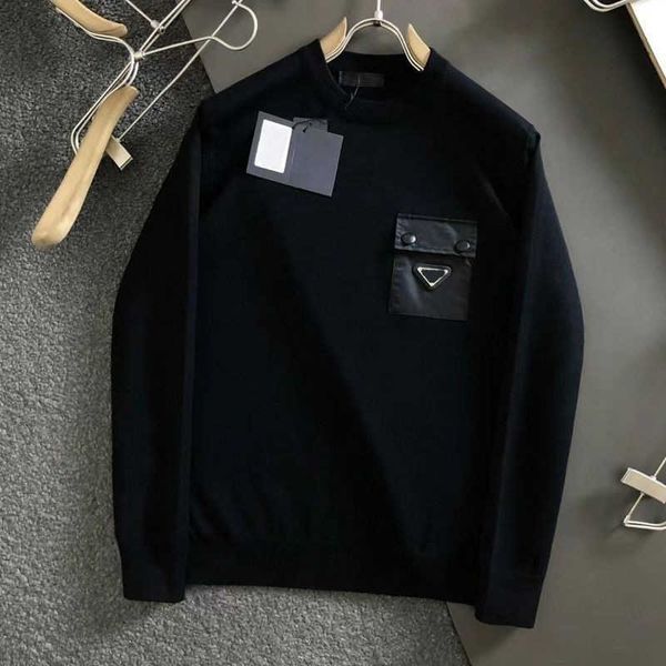 

womens designer prads classic high edition winter fashion trend loose and warm pocket metal triangle t shirt simple versatile crew neck, Black