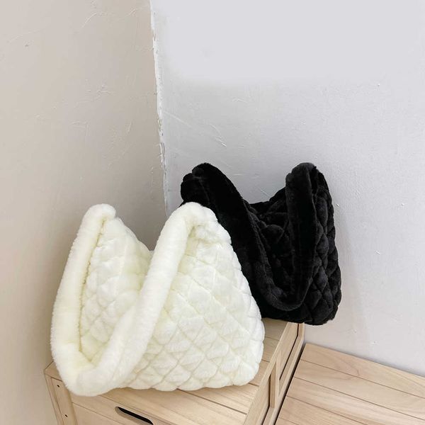 

totes large capacity autumn winter fluffy crossbody bags fashion soft plush women shoulder bags solid color casual female handbags y2211