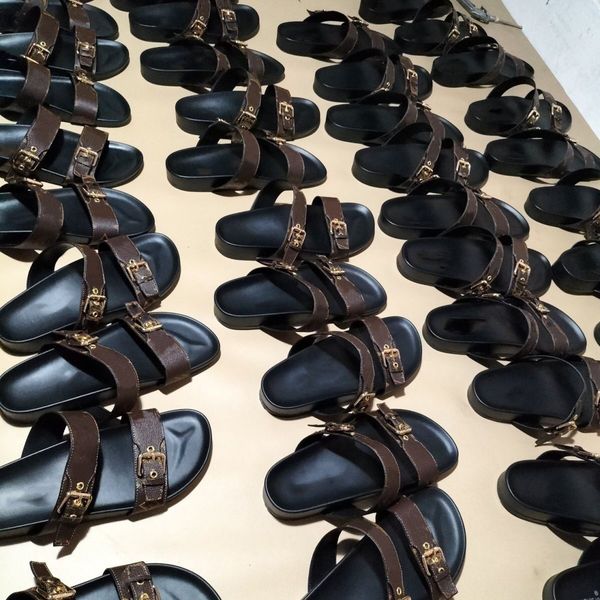 

new slippers men and women's designer sandals light luxury platform beach shoes metal buckle printed waterproof non-slip outdoor solid, Black