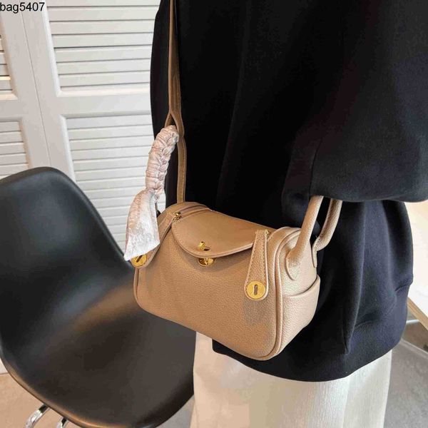

design bag shop 80% wholesale and retail 2023 summer new popular dign handbag female fashion simple crossbody pillow bag advanced women&#039