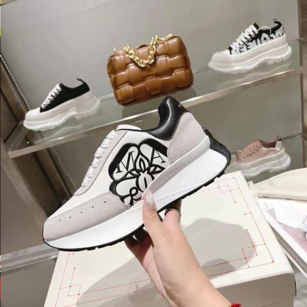 

designer luxury shoes mc sprint runner sneakers men women casual leather outdoor shoe anagram embossing low white black pink queen ohds