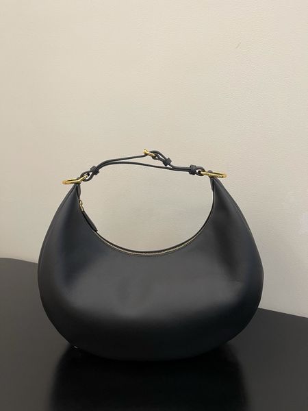

retro metal ladies wrist bag with buckle leather handbag zipper opening and closing fashion bag