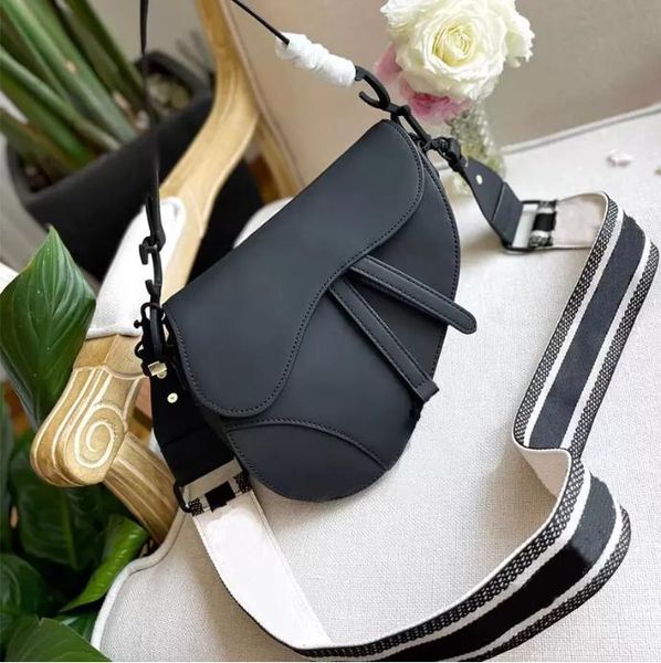 

handbag saddles bag with strap designer bag backpacks tote wallet magnetic metal pendant purses 5a shoulder bags womens crossbody handbags 0