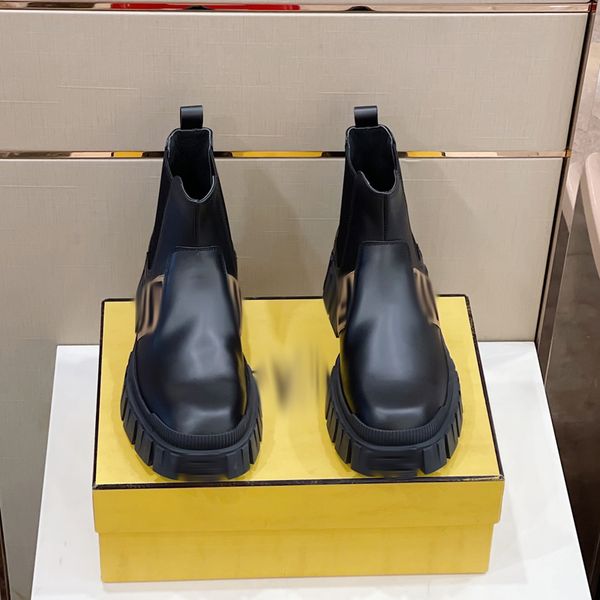 

2023 man boots black ankle biker chunky platform flats combat boots low heel lace-up booties leather chains logo buckle men luxury designers