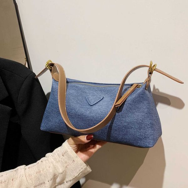 

2022 new french stick armpit bag texture denim hand bill of lading shoulder messenger bag