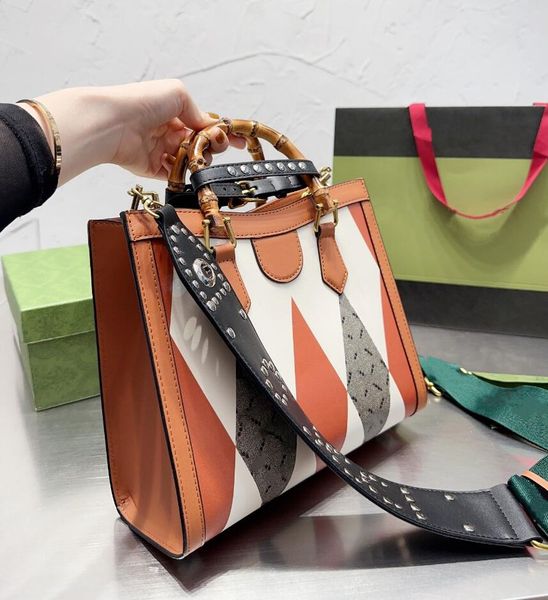 

classic retro shopping bags totes women atmospheric large capacity handbag printing leather women practical fashion leisure travelling singl