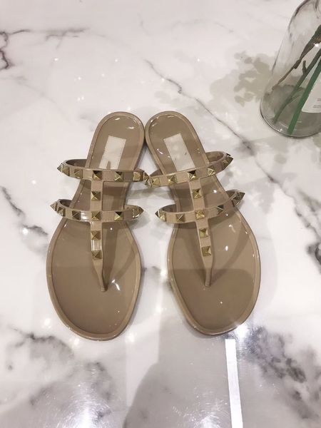 

2022 spring and autumn new women sandals high-heeled flat rivet decoration pointed sandals black fashion shoes with dust bag